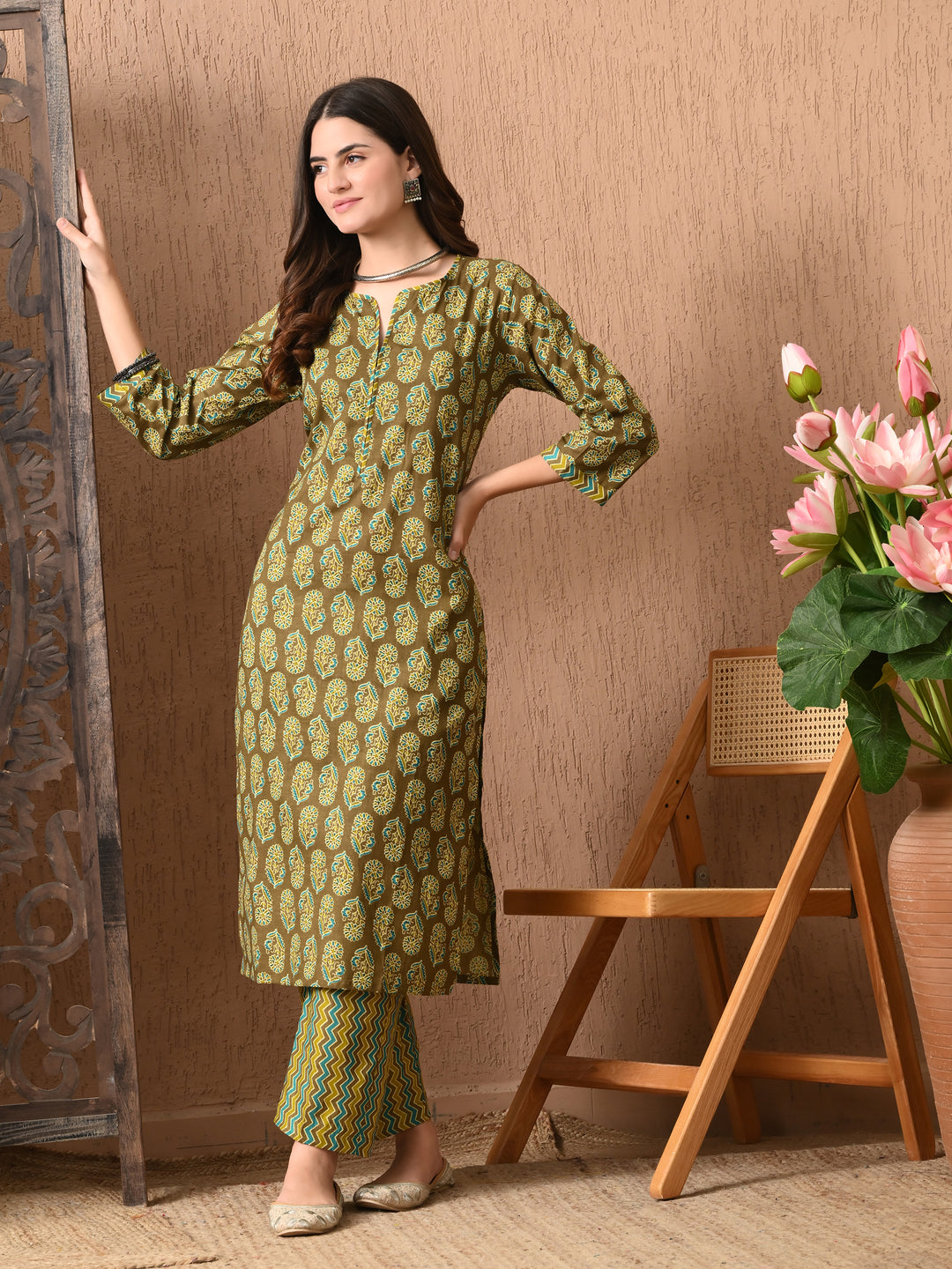 Green Floral Round Neck Kurta Sets