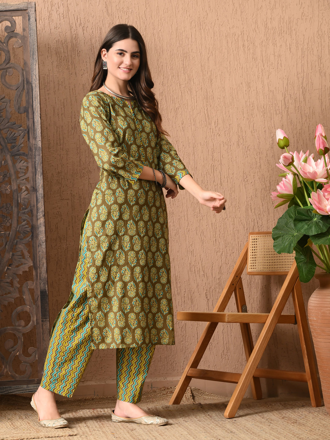 Green Floral Round Neck Kurta Sets