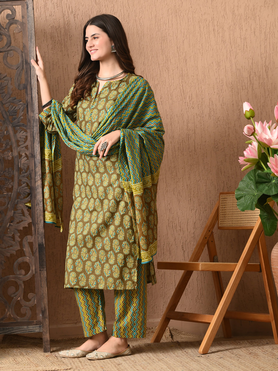 Green Floral Round Neck Kurta Sets