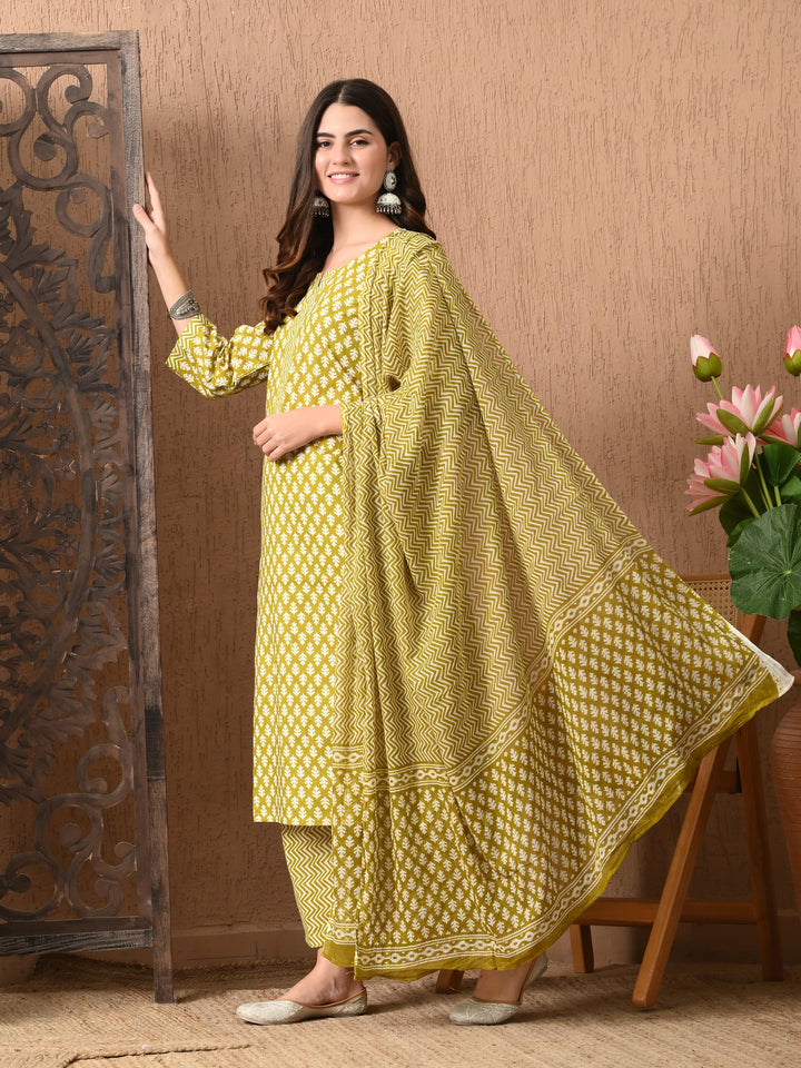 Green Floral Round Neck Kurta Sets