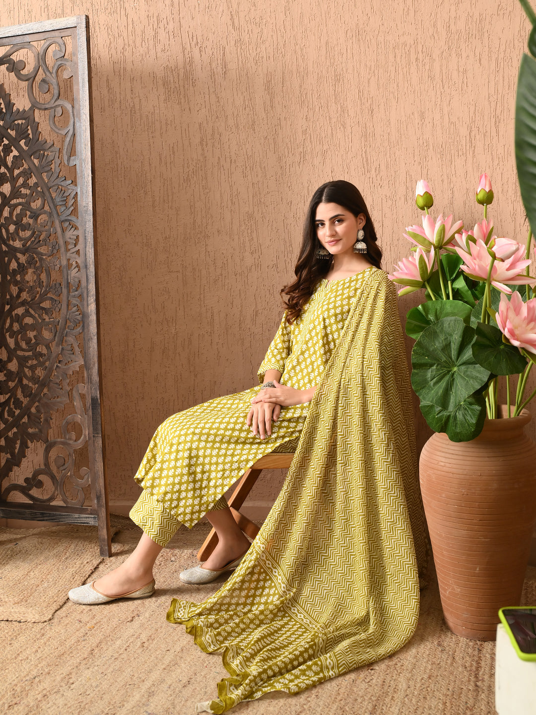 Green Floral Round Neck Kurta Sets
