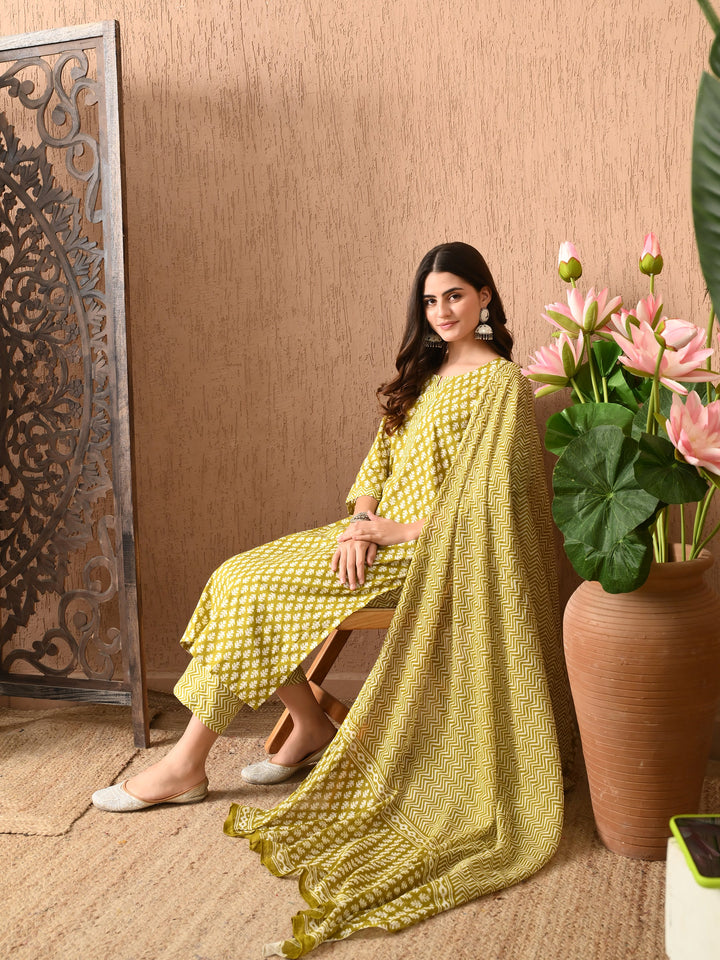 Green Floral Round Neck Kurta Sets