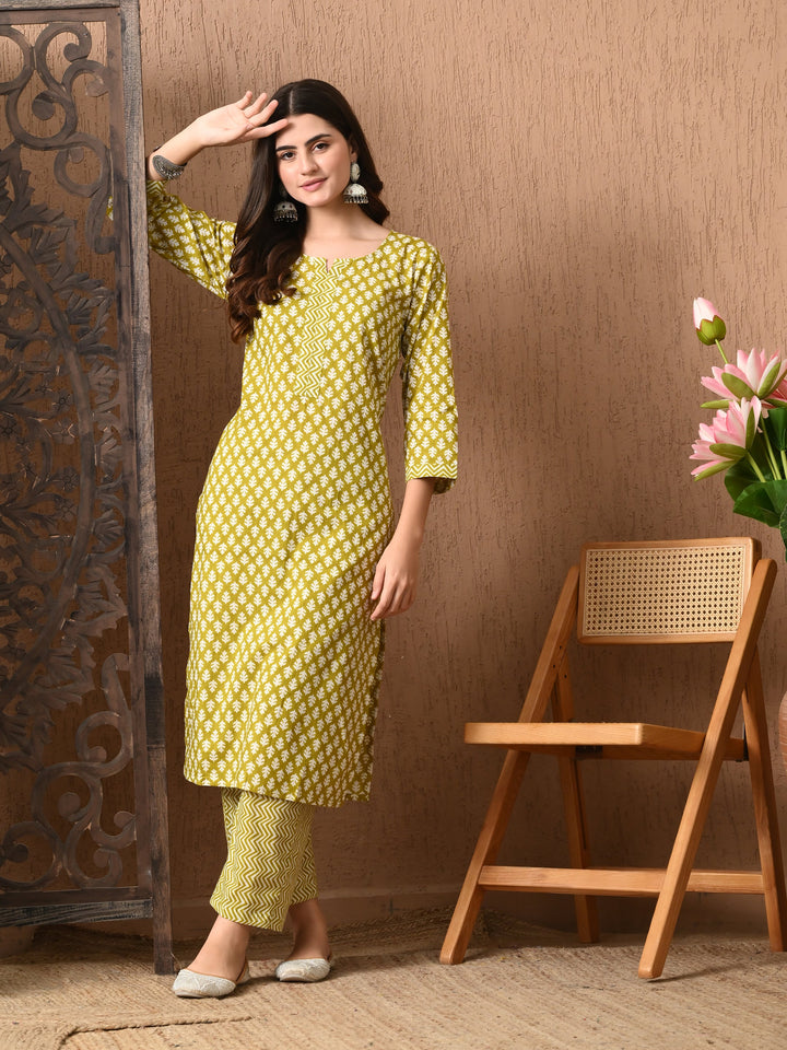 Green Floral Round Neck Kurta Sets
