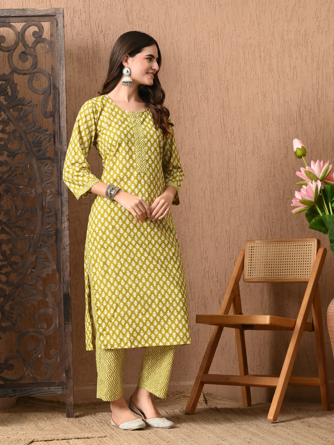 Green Floral Round Neck Kurta Sets