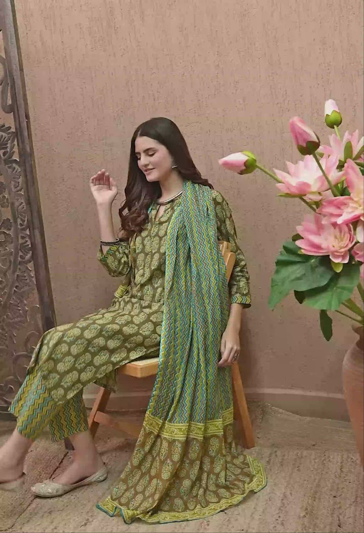 Green Floral Round Neck Kurta Sets